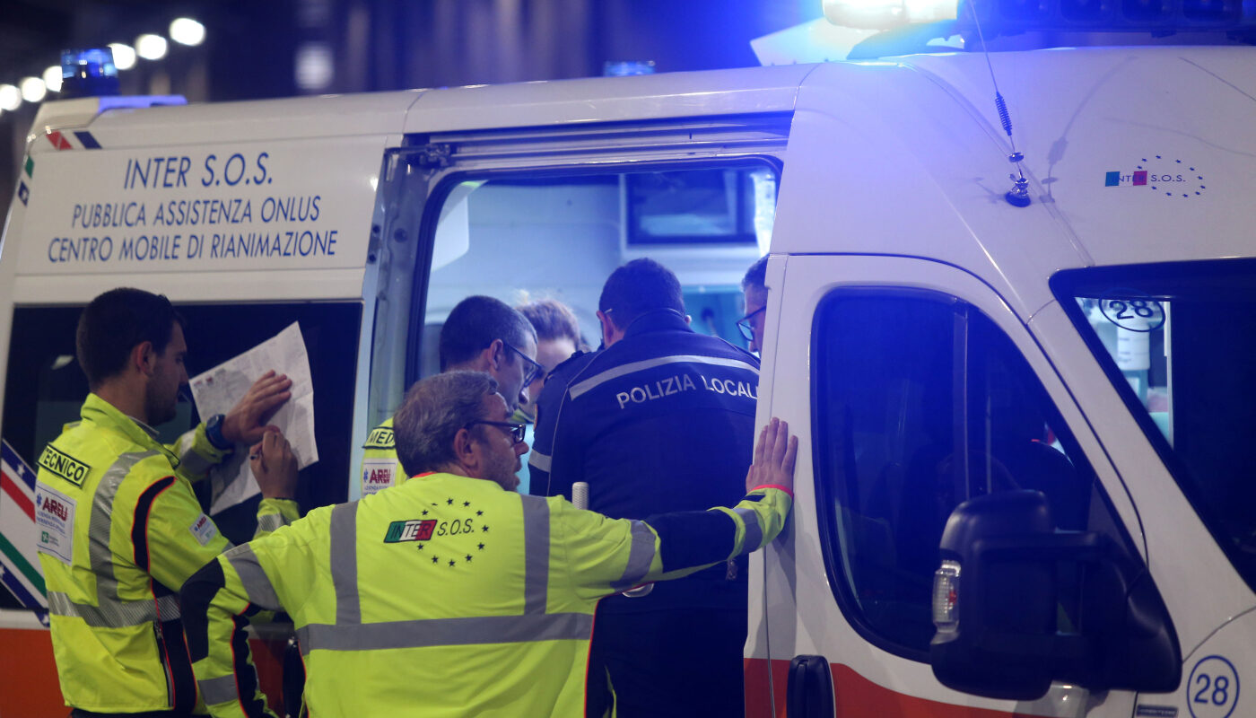 Vicenza, donna soccorsa in strada in una pozza di sangue