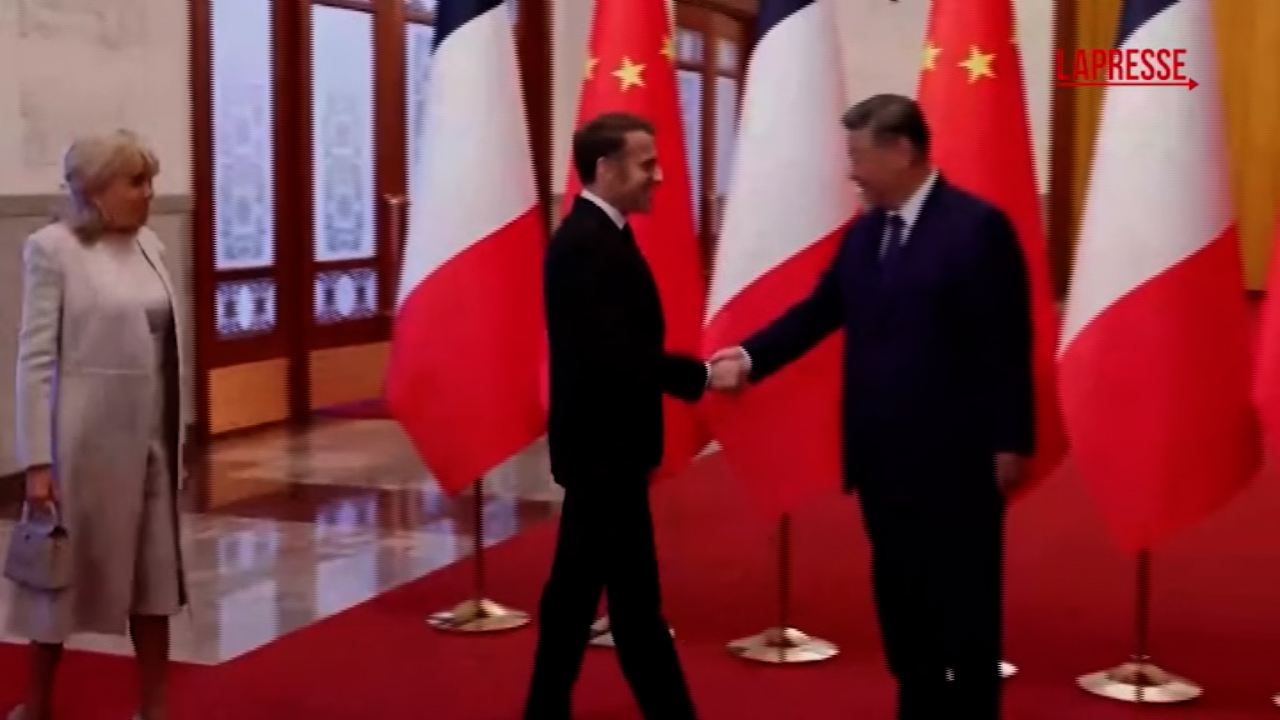 Cina, Macron a Pechino vede Xi Jinping per parlare di commercio e guerra russo ucraina