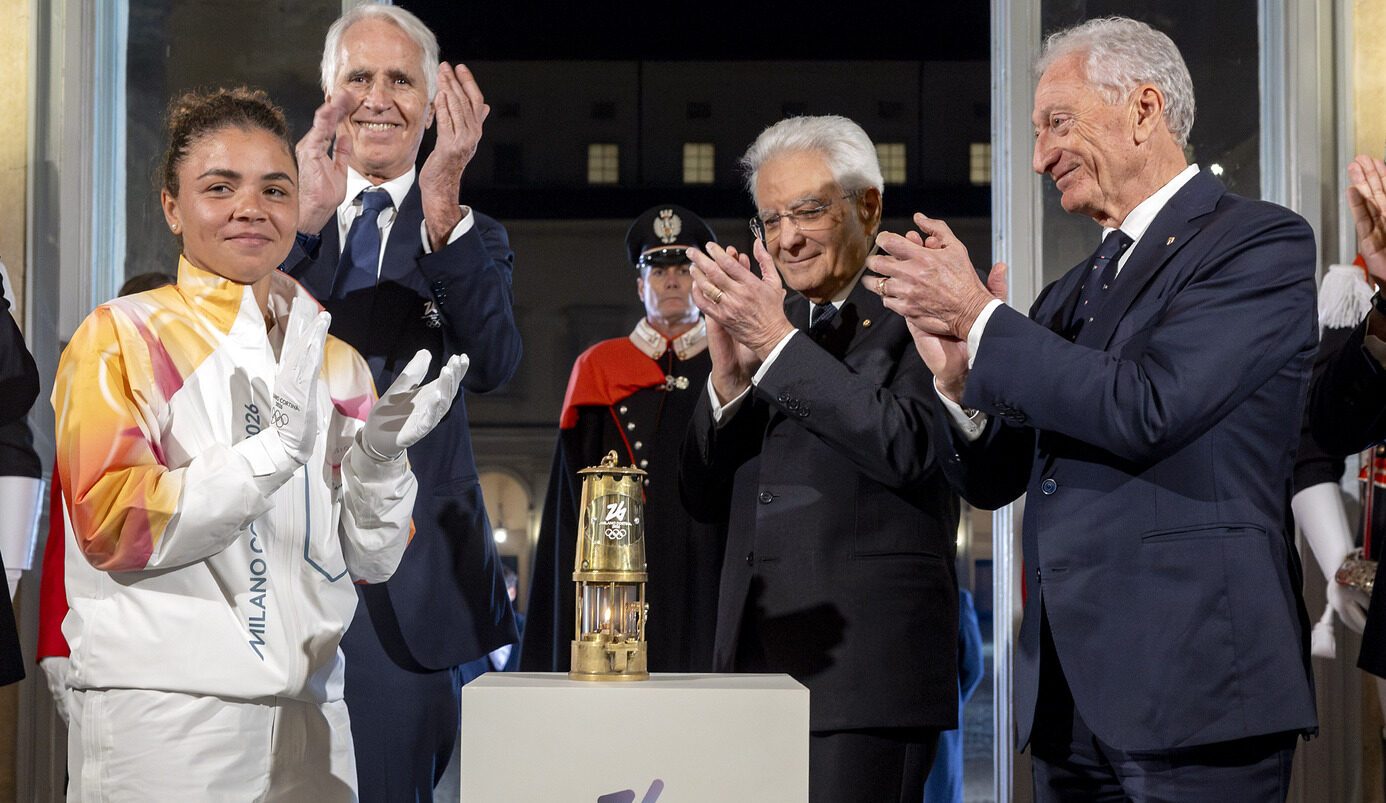 Milano-Cortina 2026, la fiamma olimpica in Italia: cerimonia al Quirinale