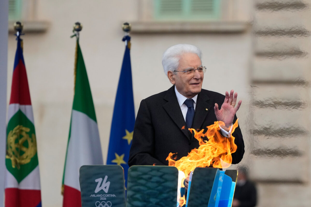 Milano-Cortina 2026, Mattarella accende il braciere dei Giochi: “Speriamo in tregua olimpica”. Buonfiglio: “Russia ha firmato” Milano-Cortina 2026, Mattarella accende il braciere dei Giochi: “Speriamo in tregua olimpica”. Buonfiglio: “Russia ha firmato”