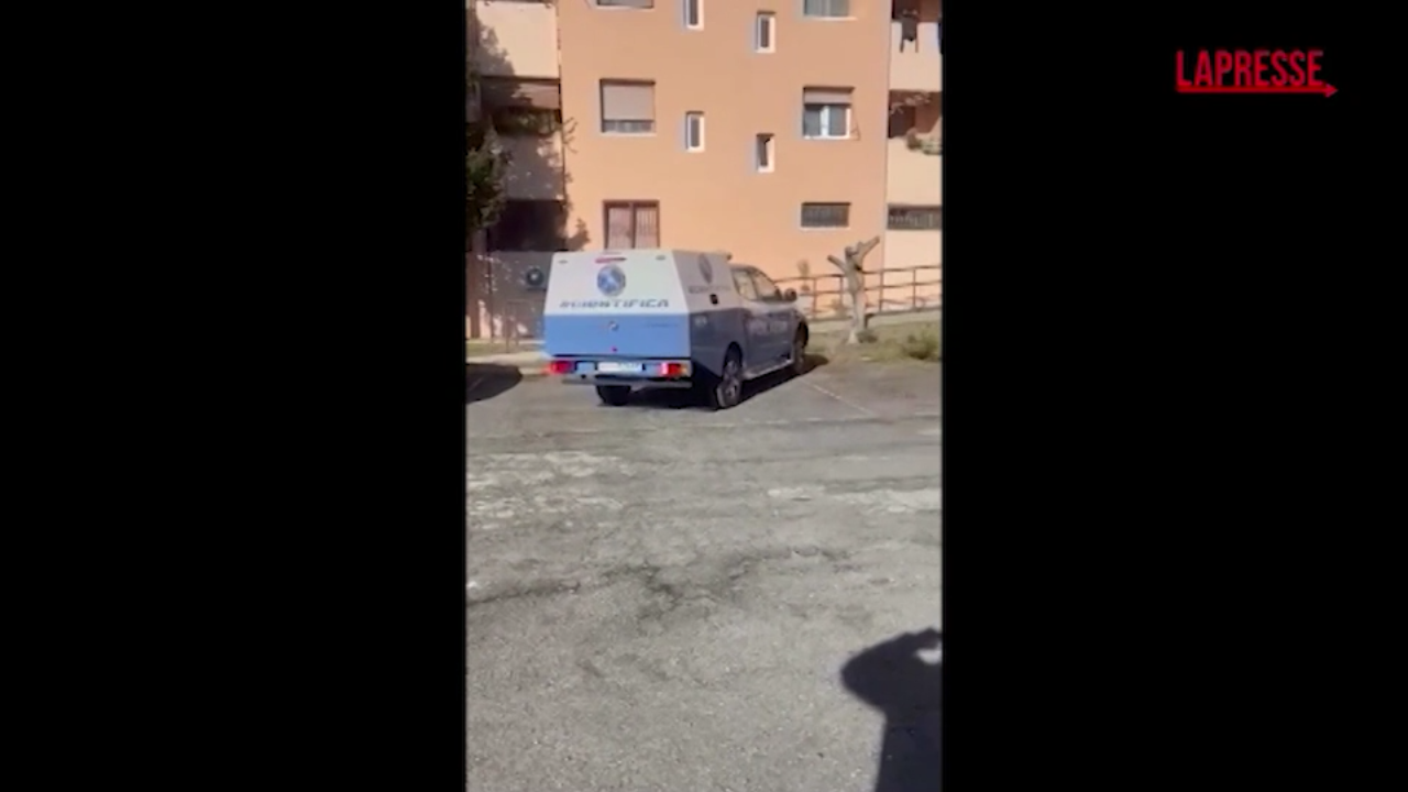 Roma: uccide a martellate la nonna, le immagini della polizia