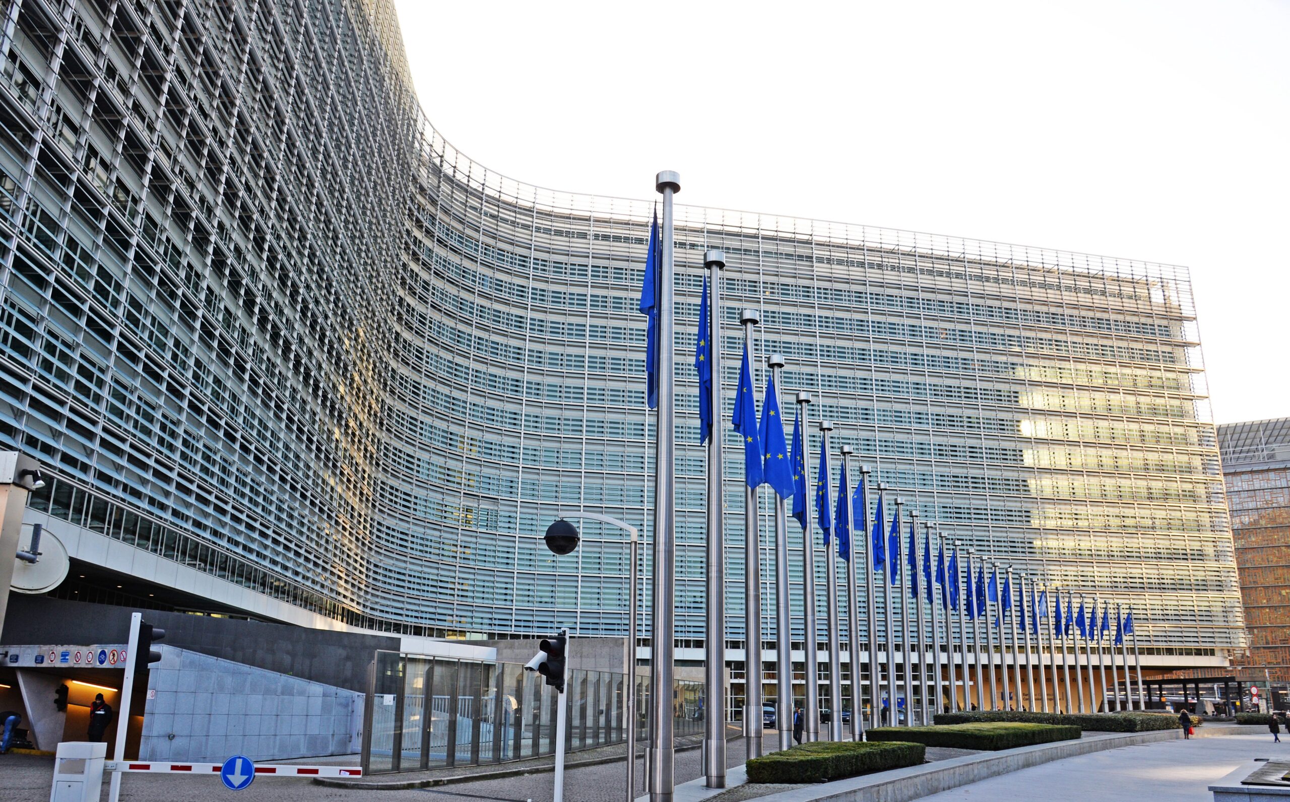 Ue risponde a Trump: “Sulle nostre regole decidiamo noi”