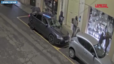Cremona, 4 arresti per furti: le immagini dei ladri in azione