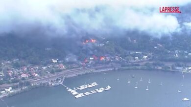 Australia, incendi nei dintorni di Sydney invadono il centro abitato