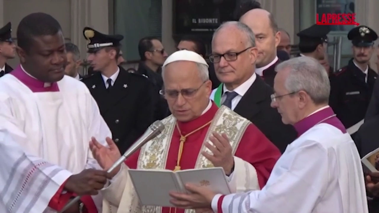 leone xiv in piazza di spagna per l8217omaggio alla colonna dell8217immacolata concezione