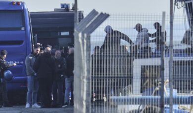 Migranti, via libera da Consiglio Ue a hub in paesi terzi e stretta su rimpatri