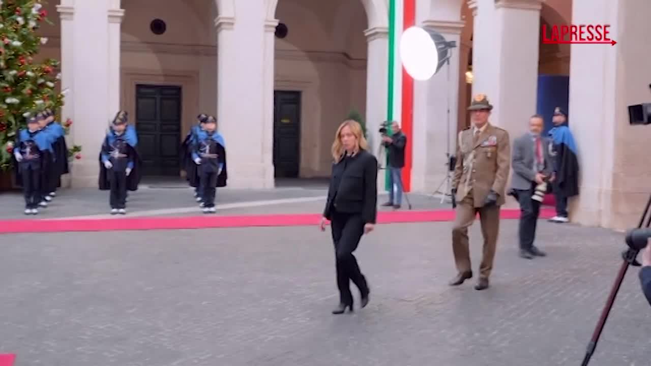 Zelensky a Roma, il presidente ucraino accolto da Giorgia Meloni Zelensky a Roma, il presidente ucraino accolto da Giorgia Meloni