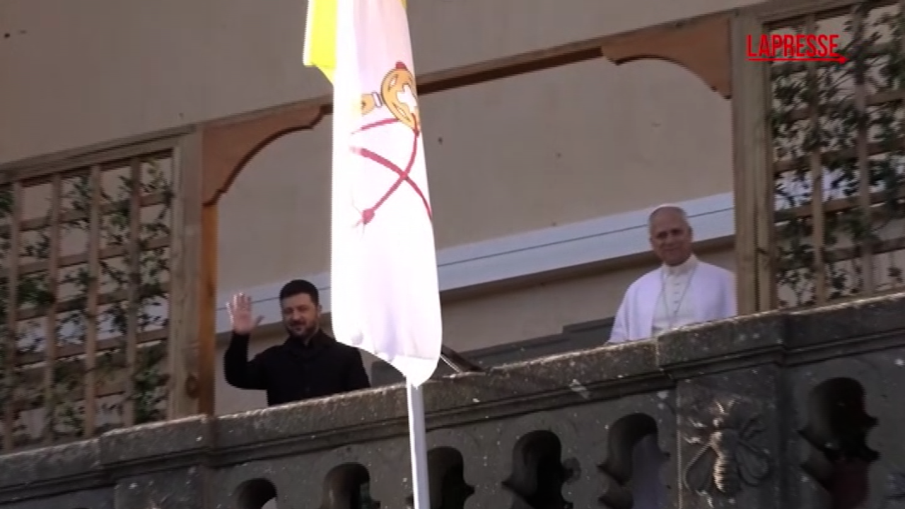 Papa Leone XIV e Zelensky si affacciano a Castel Gandolfo per un saluto alle telecamere