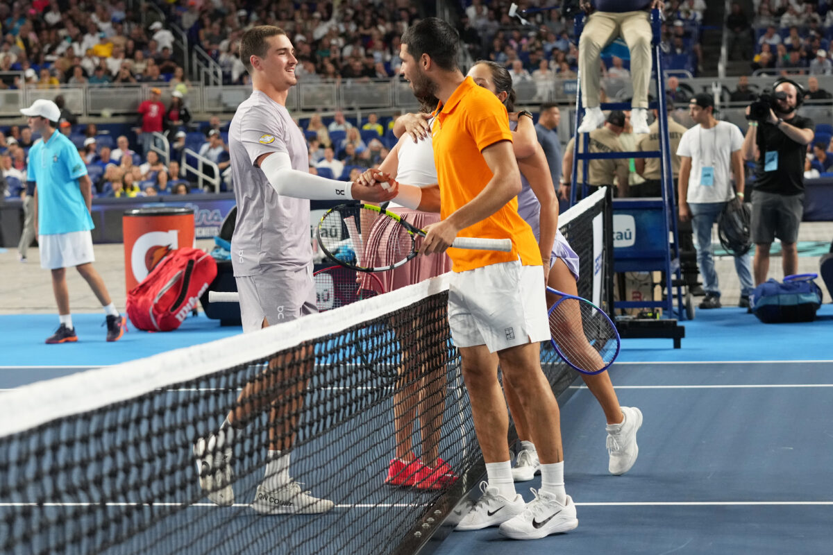 alcaraz batte fonseca nella prima esibizione negli usa da Lapresse.it alcaraz batte fonseca nella prima esibizione negli usa