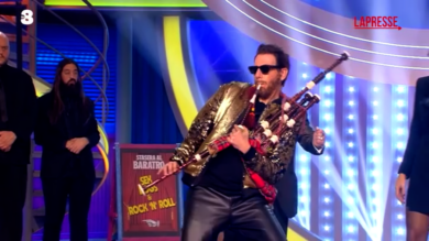 È Natale al GialappaShow con Giovanni Vernia in versione Cesare Cremonini