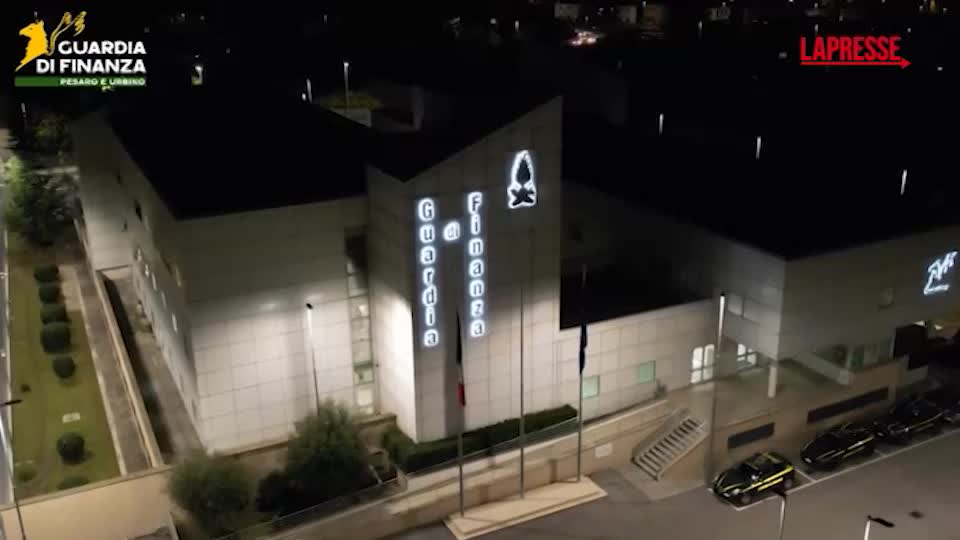 pesaro e urbino sequestrate 110000 decorazioni natalizie non conformi