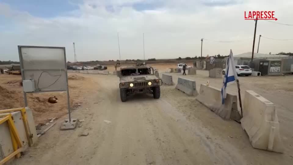 Gaza, giornalisti guidati dall’esercito israeliano in un tunnel di Hamas Gaza, giornalisti guidati dall’esercito israeliano in un tunnel di Hamas