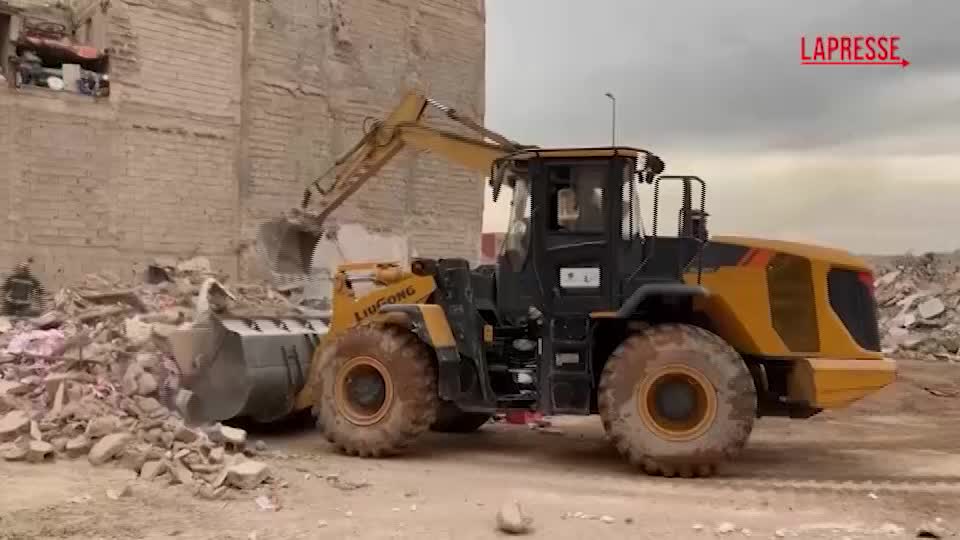 Marocco, crollano due palazzi a Fez: soccorritori al lavoro tra le macerie Marocco, crollano due palazzi a Fez: soccorritori al lavoro tra le macerie