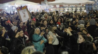 Roma, flashmob fuori dalla metro Jonio dopo lo stupro di una 23enne