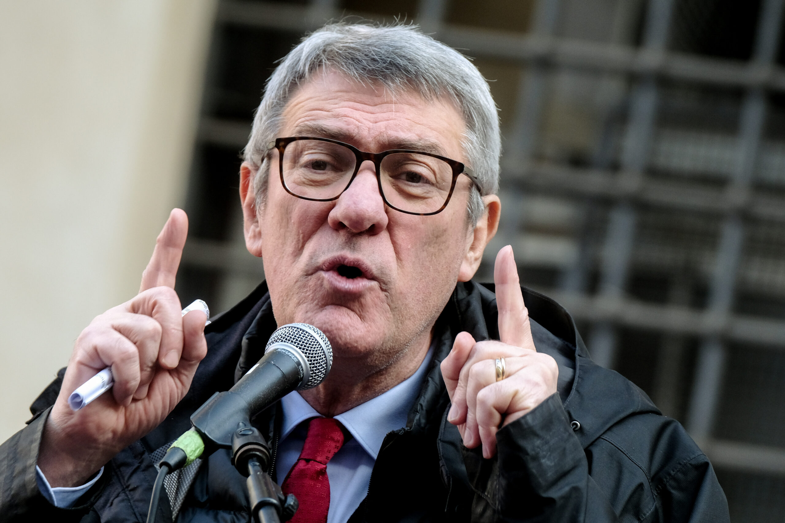 Sciopero 12 dicembre 2025: stop treni e scuole chiuse, sanità a rischio