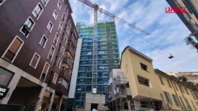 Sequestro torre 'Unico-Brera' a Milano, residente: "Balconi attaccati: possiamo passarci cibi e bevande"