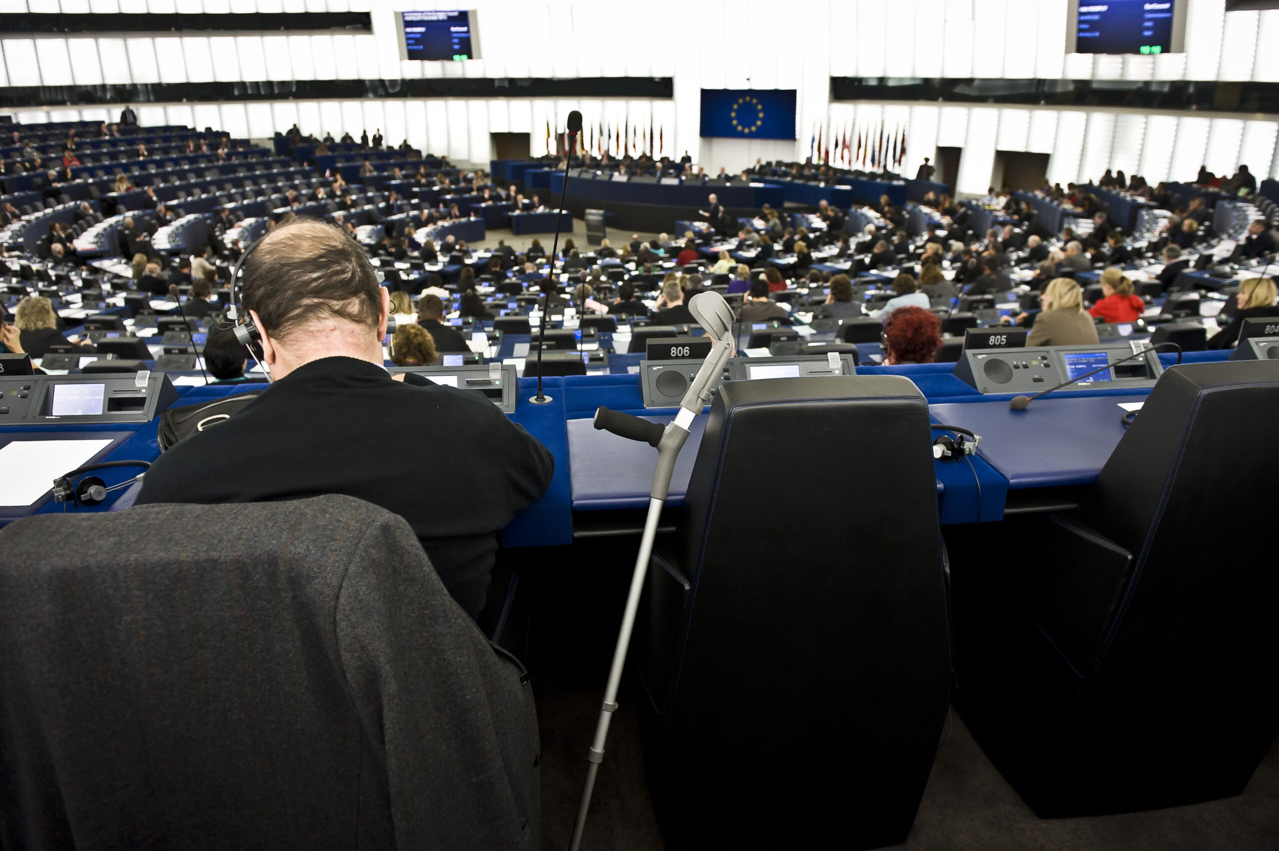 Ucraina, 11enne al Parlamento Ue racconta come ha perso la madre: interprete scoppia a piangere Ucraina, 11enne al Parlamento Ue racconta come ha perso la madre: interprete scoppia a piangere