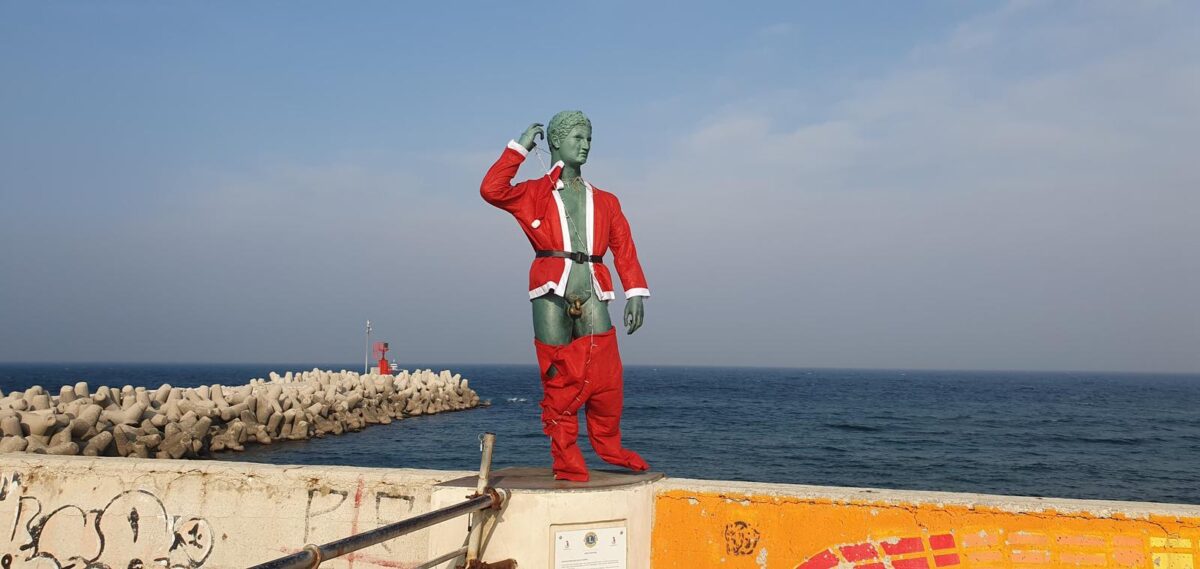 Dalle luminarie falliche al Babbo Natale ‘osceno’, lo ‘special Christmas’ delle Marche Dalle luminarie falliche al Babbo Natale ‘osceno’, lo ‘special Christmas’ delle Marche