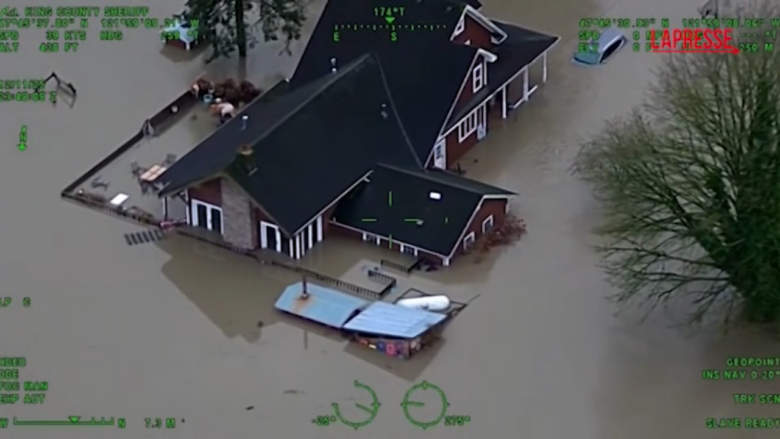 Usa, inondazioni nello Stato di Washington: soccorsi aerei e comunità allagate