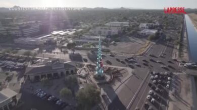 Usa, elfo della Shelf dà il via alle feste di Natale in Arizona