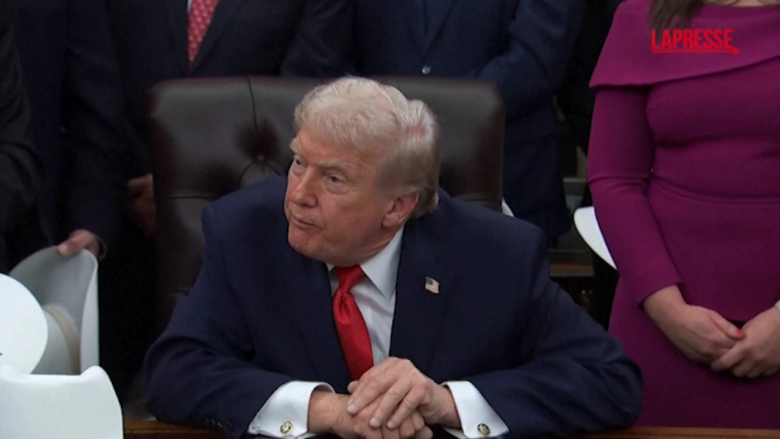 Caso Epstein, Trump: "Lo conoscevano tutti, ha foto con chiunque"