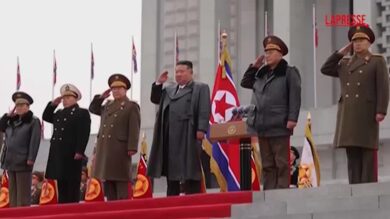 Corea del Nord, Kim Jong-Un celebra i soldati di ritorno dalla guerra russo-ucraina