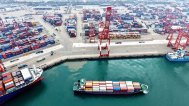 Attacco Usa a una nave diretta dalla Cina verso l’Iran: “Sequestrati componenti militari”