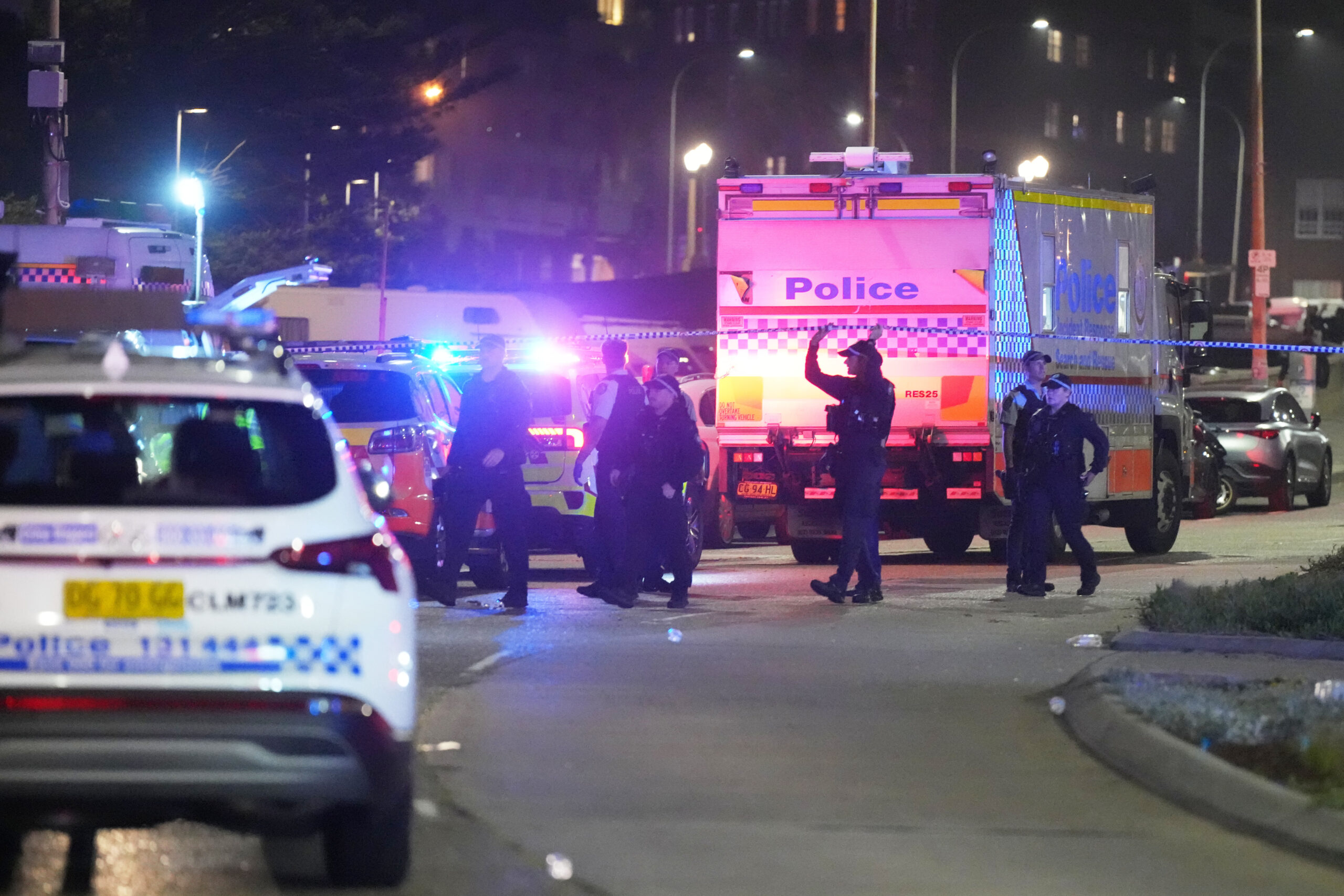 Bondi Beach, sparatoria in spiaggia a Sidney durante l’Hanukkah: 16 morti. Nessun italiano coinvolto