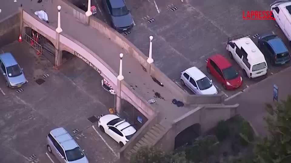australia spari sulla folla a bondi beach le immagini dal luogo della tragedia da Lapresse.it australia spari sulla folla a bondi beach le immagini dal luogo della tragedia