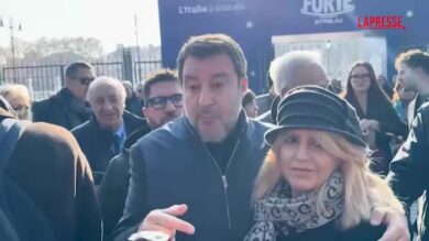 Atreju 2025, bagno di folla per Salvini: il leghista si concede a selfie e abbracci