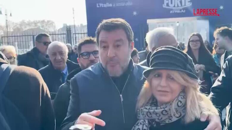 Atreju 2025, bagno di folla per Salvini: il leghista si concede a selfie e abbracci