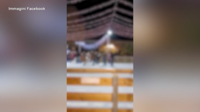 Campobasso, alla pista di pattinaggio parte 'Faccetta nera': è bufera