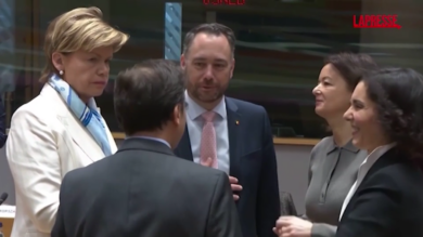 Ucraina, i ministri degli Esteri UE si incontrano a Bruxelles per discutere l’accordo di pace