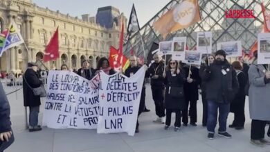 Parigi, i lavoratori del Louvre in sciopero: "Preoccupati per sicurezza e finanziamenti"