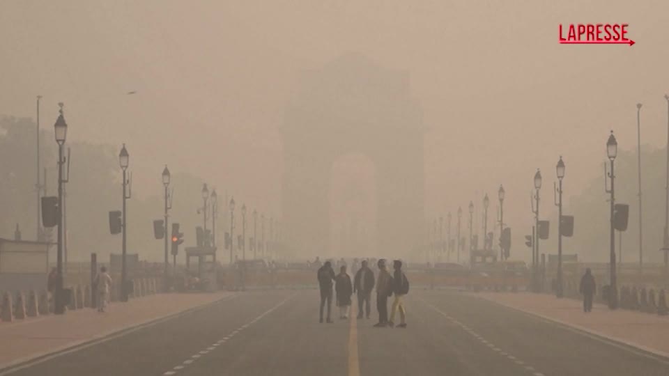 india nube di smog invade delhi limitazioni a scuole attivit224 lavorative e commerciali da Lapresse.it india nube di smog invade delhi limitazioni a scuole attivit224 lavorative e commerciali
