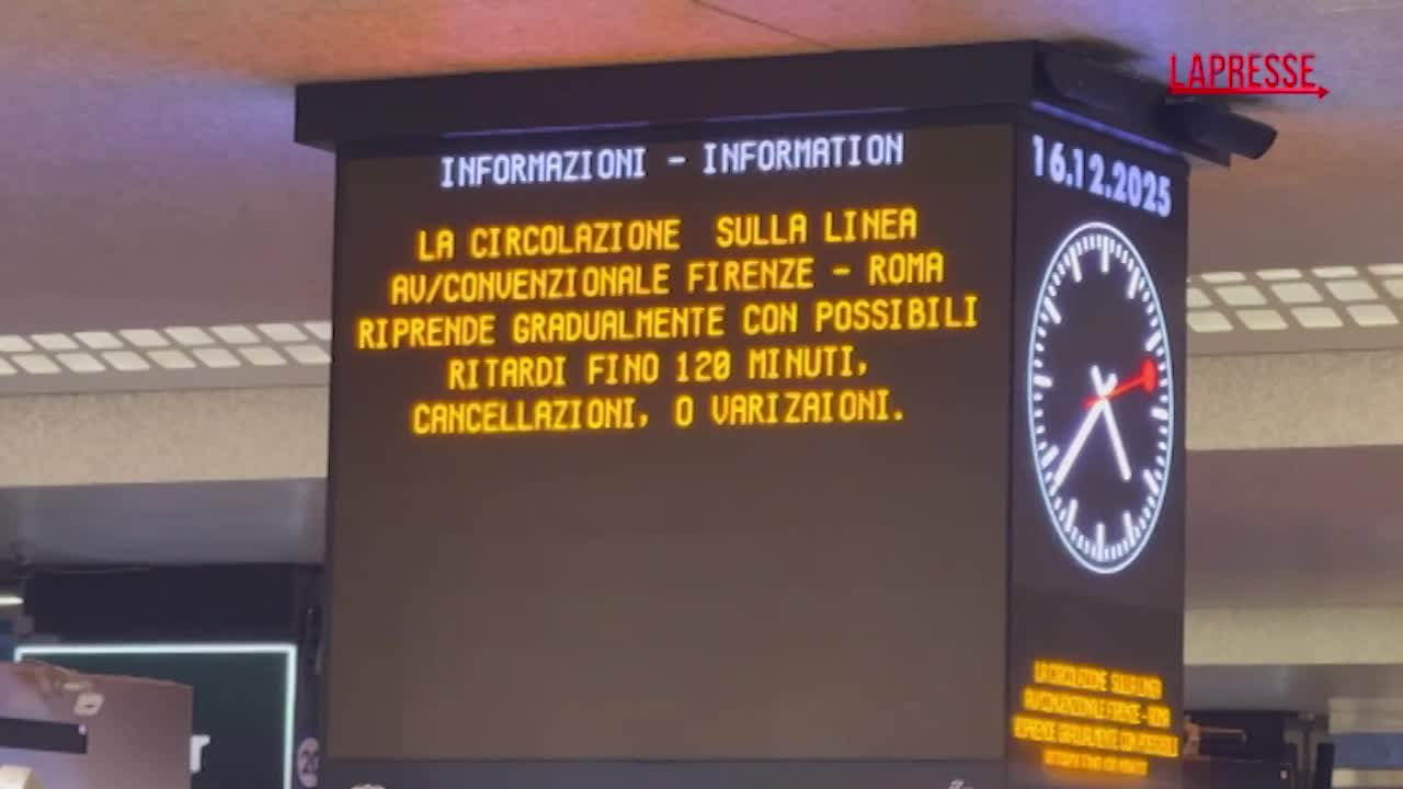 treni ritardi e disagi a roma centinaia di persone in attesa alla stazione termini da Lapresse.it treni ritardi e disagi a roma centinaia di persone in attesa alla stazione termini