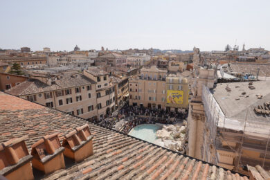 Fontana di Trevi, dal 7 gennaio ticket per turisti: il Campidoglio smentisce