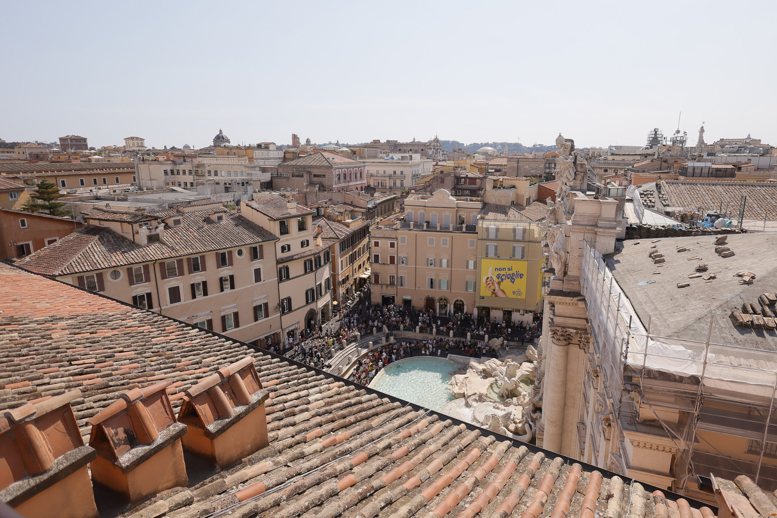 Fontana di Trevi, dal 7 gennaio ticket per turisti: il Campidoglio smentisce