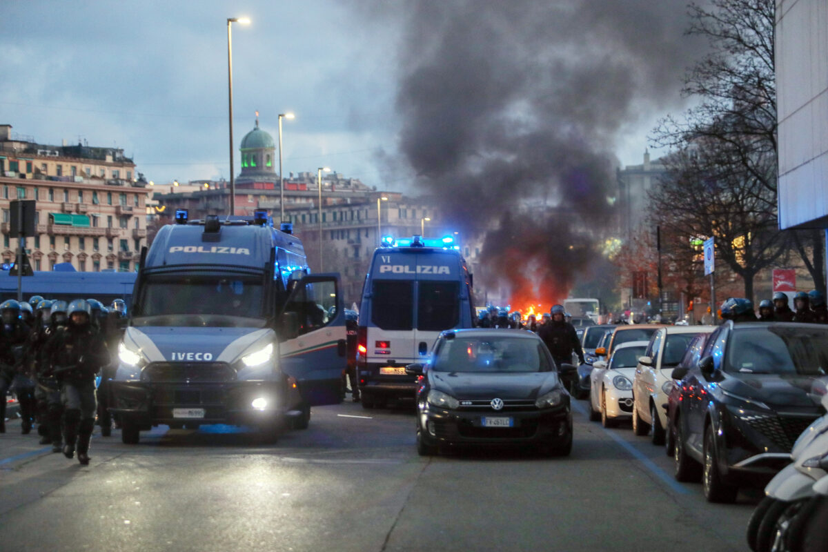 genoa inter 5 arresti per gli scontri nel prepartita da Lapresse.it genoa inter 5 arresti per gli scontri nel prepartita