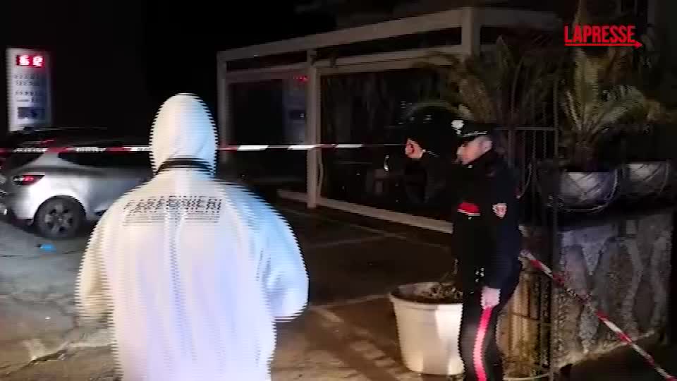 Sarezzo, barista ucciso: carabinieri del Ris al lavoro sul luogo del delitto Sarezzo, barista ucciso: carabinieri del Ris al lavoro sul luogo del delitto