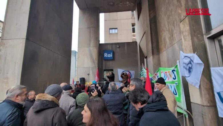 Rai, mobilitazione dei lavoratori sotto la sede di Corso Sempione a Milano