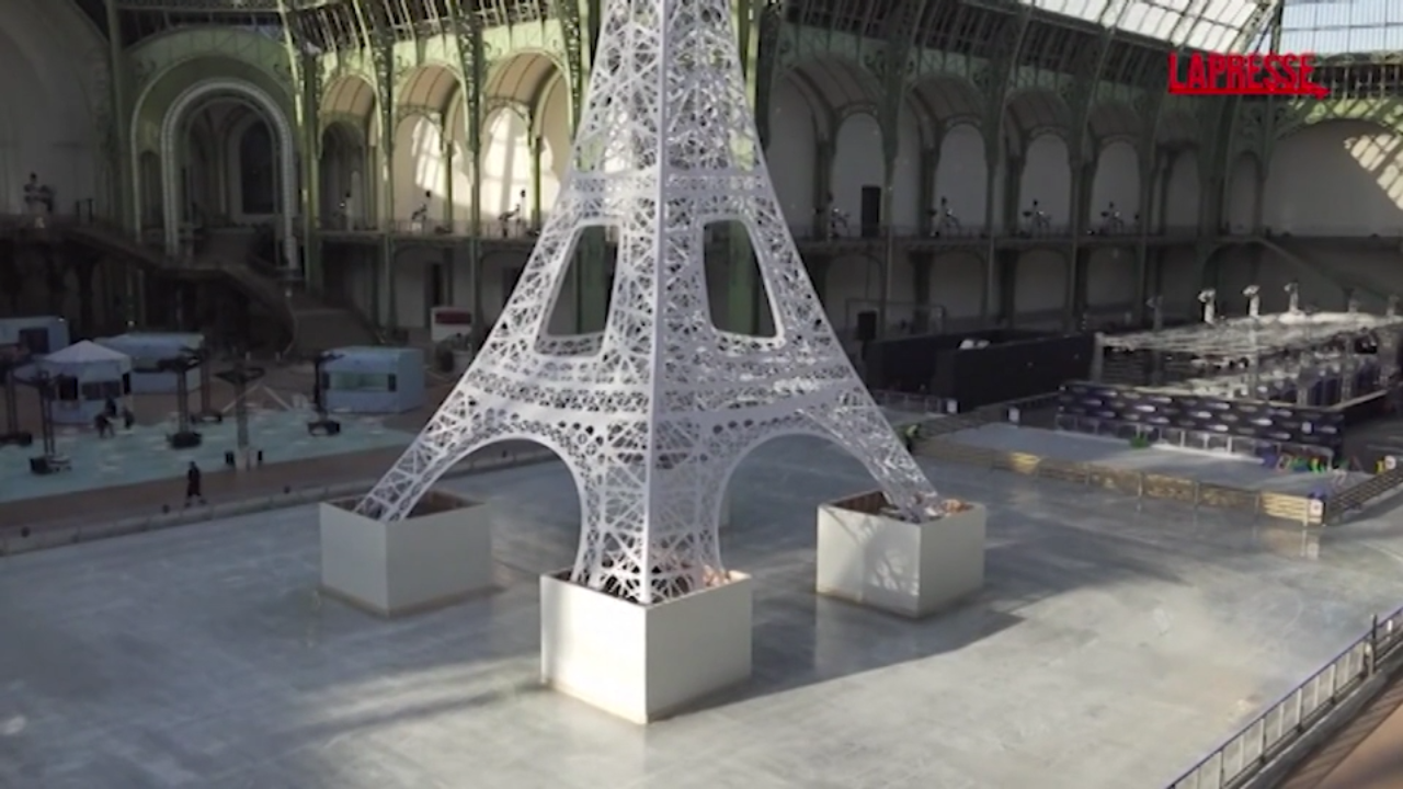 Parigi, torna al Gran Palais la pista di pattinaggio più grande del mondo Parigi, torna al Gran Palais la pista di pattinaggio più grande del mondo