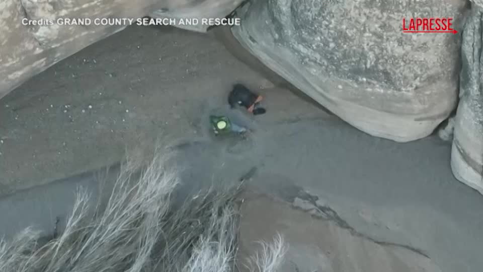 utah escursionista bloccato nelle sabbie mobili il salvataggio ripreso dal drone da Lapresse.it utah escursionista bloccato nelle sabbie mobili il salvataggio ripreso dal drone