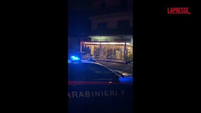 Brescia, barista ucciso a coltellate a Sarezzo: i carabinieri sul luogo del delitto
