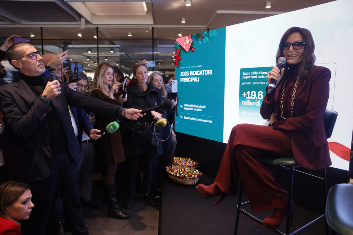 “Welcome to Meraviglia”, la Venere dello spot di Santanché in carne e ossa: le foto “Welcome to Meraviglia”, la Venere dello spot di Santanché in carne e ossa: le foto