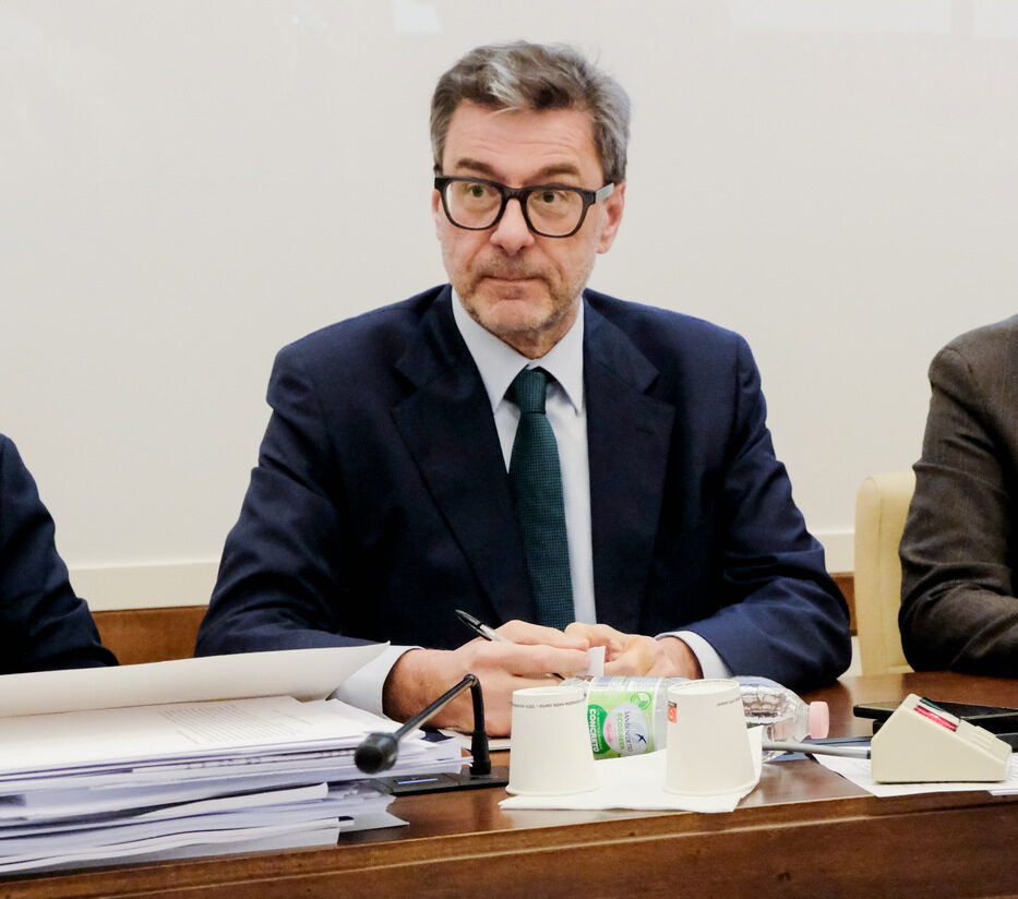 Manovra, la stretta sulle pensioni agita la maggioranza. Meloni: “Norma su riscatto laurea sarà corretta” Manovra, la stretta sulle pensioni agita la maggioranza. Meloni: “Norma su riscatto laurea sarà corretta”