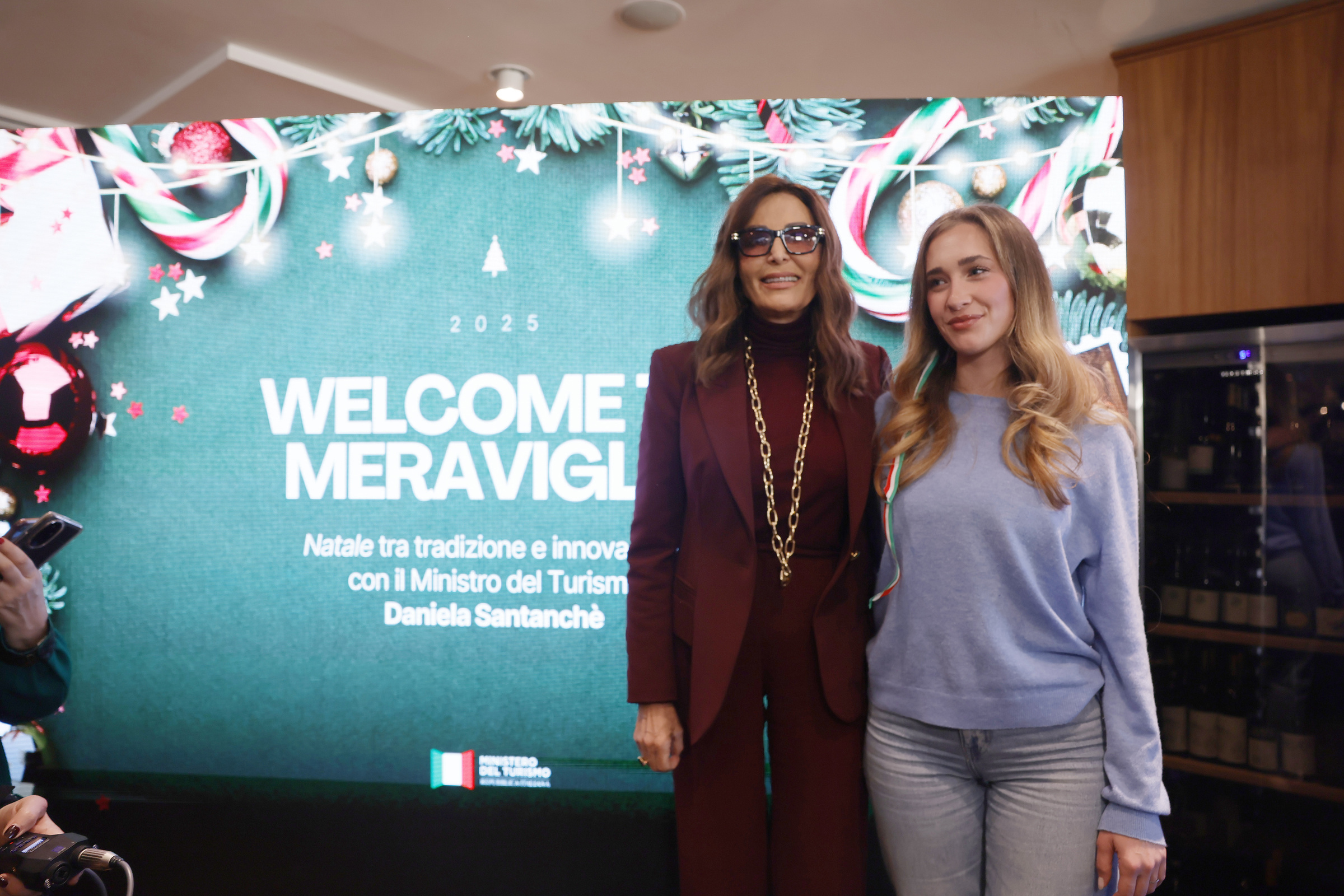 “Welcome to Meraviglia”, la Venere dello spot di Santanché in carne e ossa: le foto “Welcome to Meraviglia”, la Venere dello spot di Santanché in carne e ossa: le foto