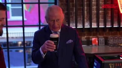 Re Carlo III degusta birre allo store Guinness di Londra