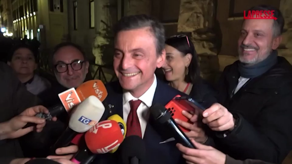 Calenda: “Noi in Forza Italia? No, rimaniamo al centro”
