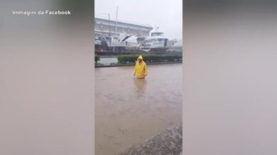 Isola d'Elba, allerta maltempo: le strade invase dall'acqua a Portoferraio